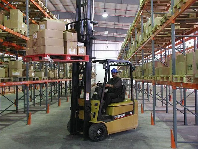 https___blogs-images.forbes.com_stevebanker_files_2014_03_670px-forklift